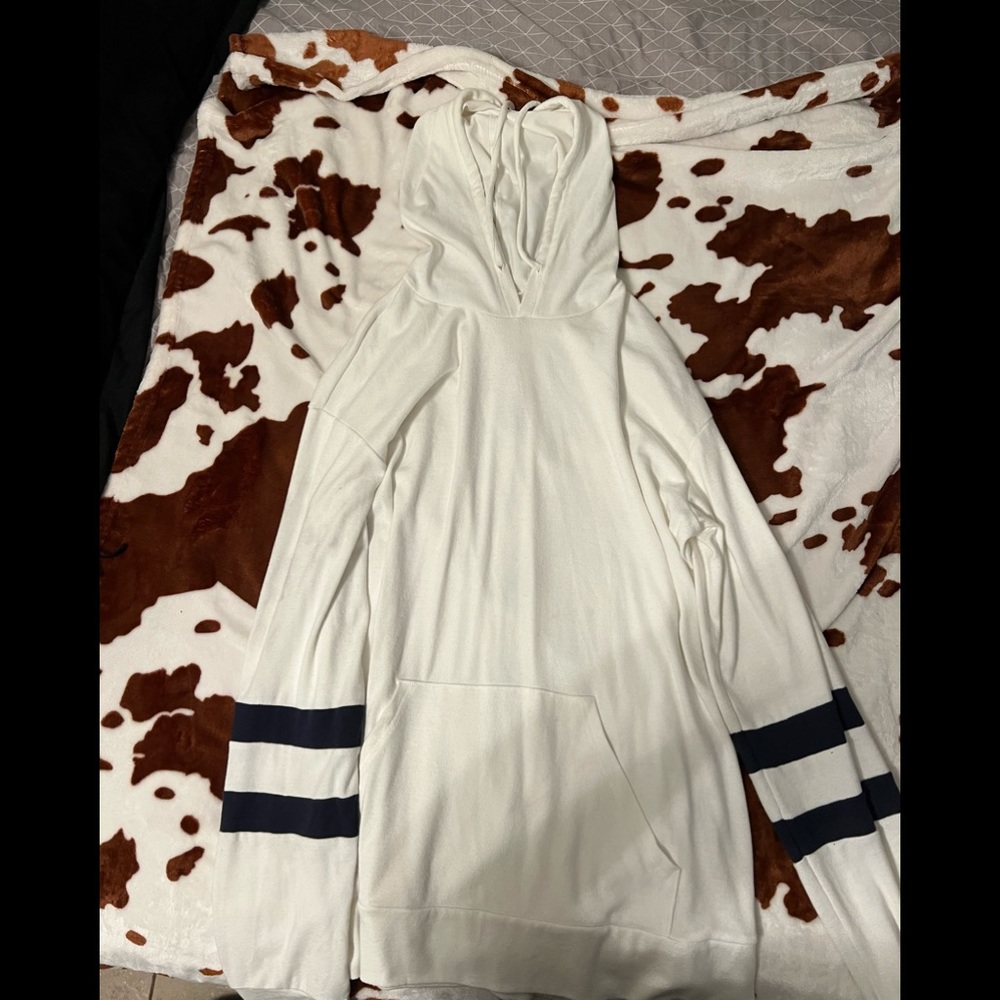 White long hoodie